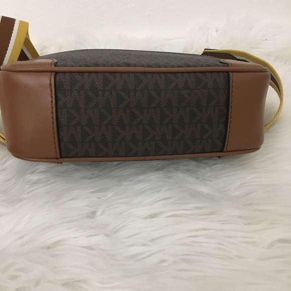 Last one ✨Michael Kors Crossbody Bag - Picture 4 of 8